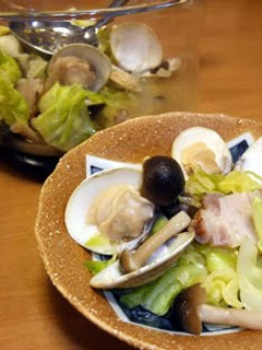 A picture of Sake Steamed Surf Clams with Cabbage Made in the Microwave.
