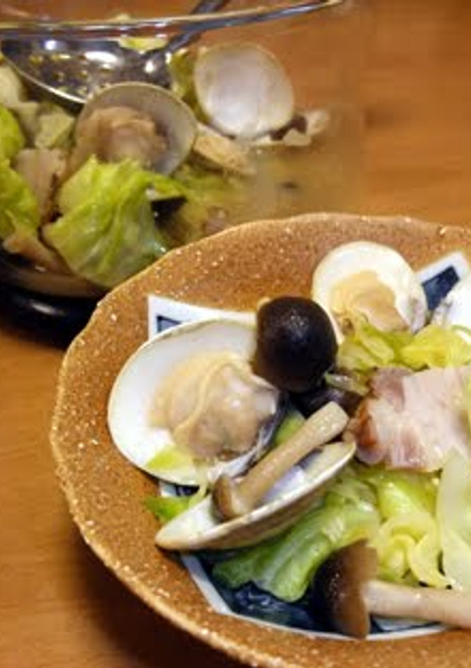 A picture of Sake Steamed Surf Clams with Cabbage Made in the Microwave.