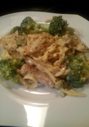A picture of Sunshine's cheese broccoli chicken linguine.
