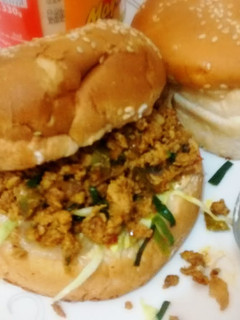 A picture of Cheap&tasty leftover chicken Burgers!.