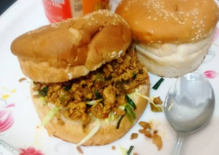 Recipe of Favorite Cheap&amp;tasty leftover chicken Burgers!