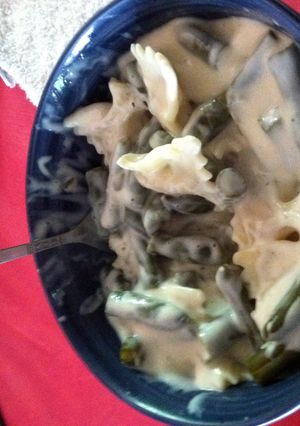 A picture of Green bean bow tie Alfredo.