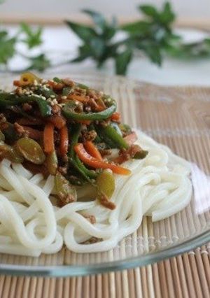 A picture of Delicious! Zhajiang Udon Noodles with Ground Meat and Green Pepper.