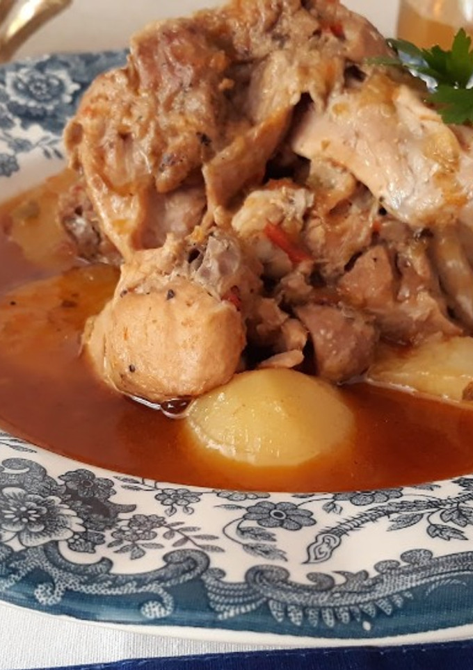 Una foto de Conejo guisado con patatas