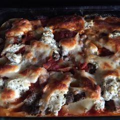 A picture of Stuffed Shells.
