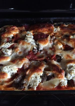 A picture of Stuffed Shells.