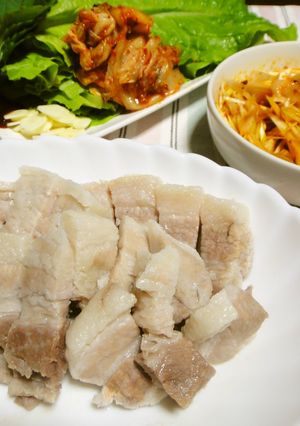A picture of Lots of Veggies! Simple Korean Boiled Pork Bossam.