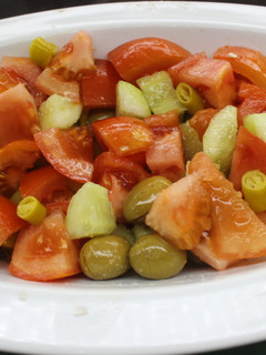 Una foto de Ensalada simple con guindillas