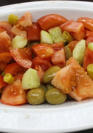 Foto principal de Ensalada simple con guindillas