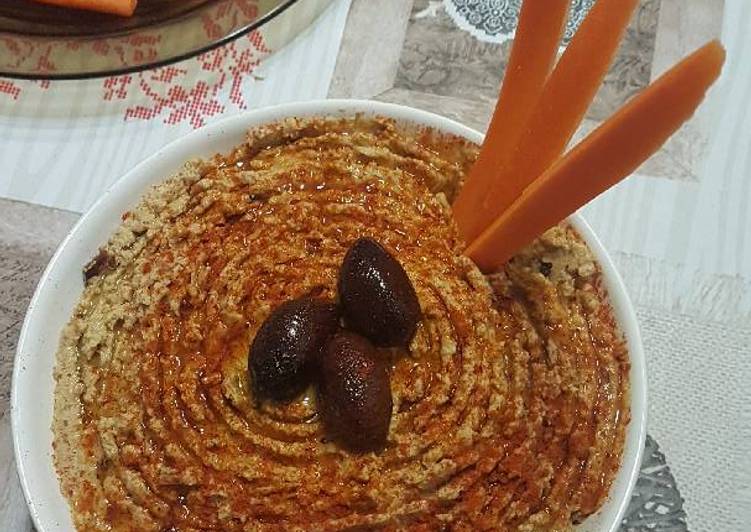 Hummus de garbanzos con aceitunas de Kalamata