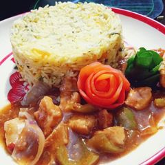 A picture of Chicken Manchurian & fried rice.