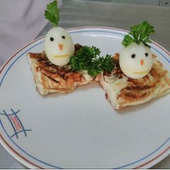 A picture of Egg rest in nest snacks.