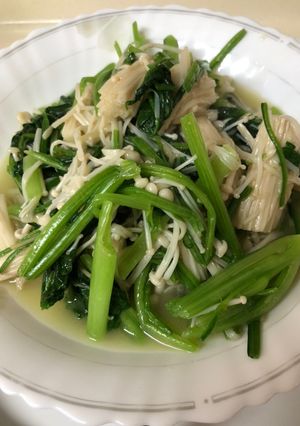 菠菜炒金針菇 的食譜成品照片