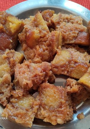 A picture of Gulab jamuni pudding.