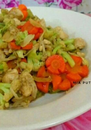 Foto resep Tumis Ayam, Brokoli, Jamur Enoki Saus Tiram