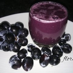 A picture of Black grapes juice.