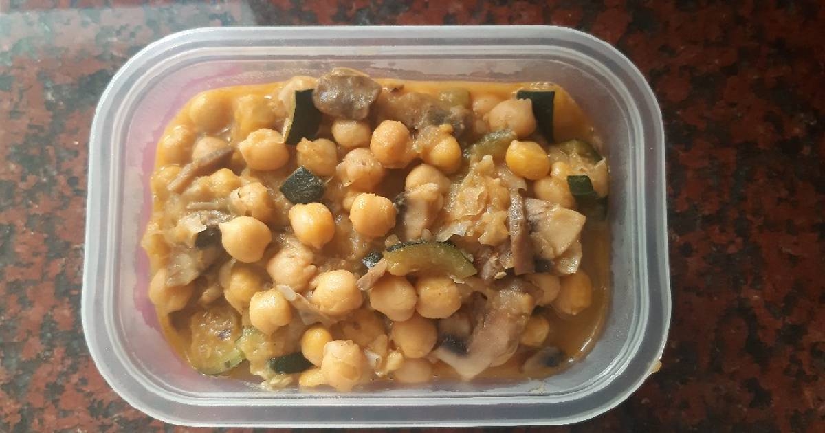 Garbanzos con champiñón y calabacín Receta de Belenuda - Cookpad