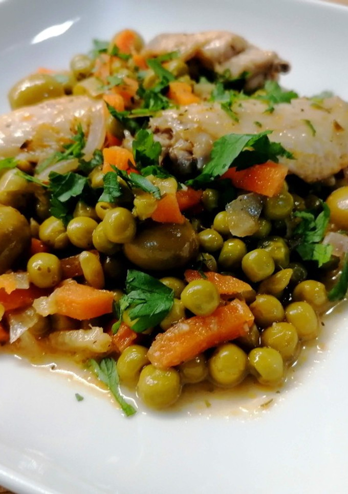 Una foto de Arvejas con alitas de pollo