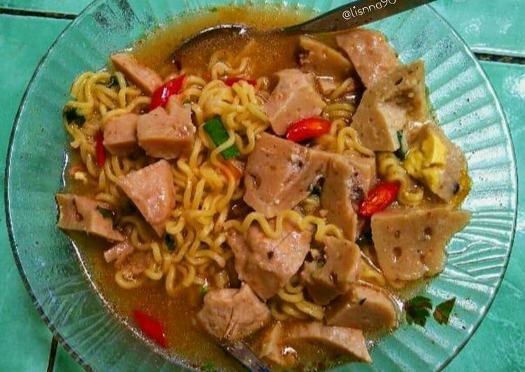 Mie bakso kuah