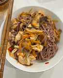 Bún gạo lứt xào kim chi ức gà