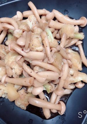 Hình của món Súp lơ xào nấm.