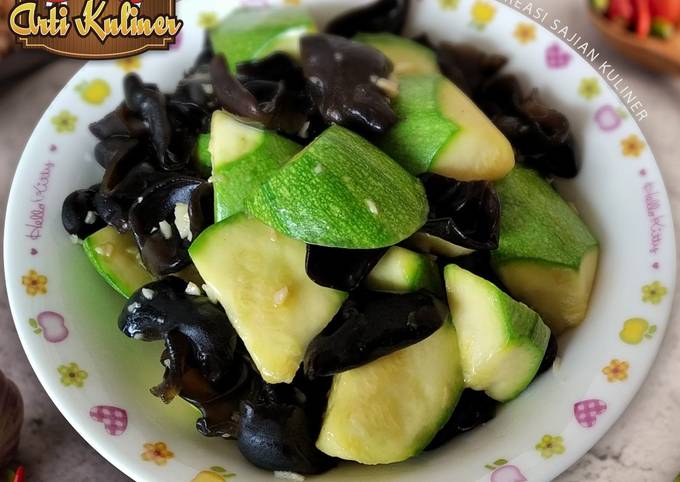 Tumis zucchini jamur kuping