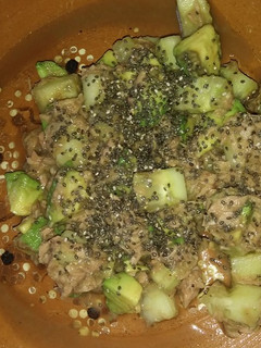 Una foto de Ensalada de atún y pepino🐟