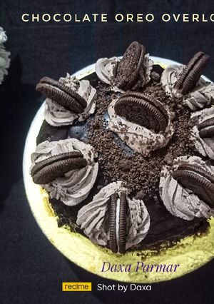 A picture of Chocolate Oreo Overloaded Cake.