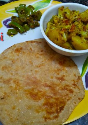 A picture of Plan Punjabi style paratha.