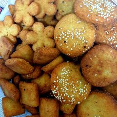 Sweet semolina biscuits 😊(meethi rawa puri) A picture of Sweet semolina biscuits 😊(meethi rawa puri).
