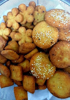 A picture of Sweet semolina biscuits 😊(meethi rawa puri).