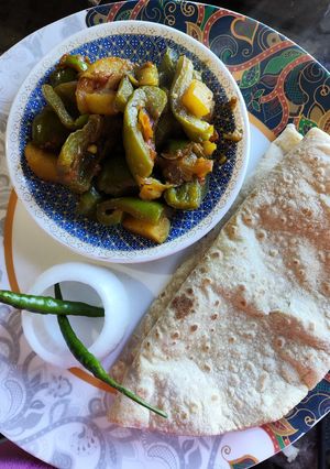 A picture of Aloo capsicum ki sabji.
