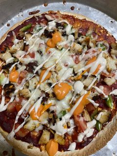 صورة لوصفة بيتزا بالدجاج بخبز التورتيلا 🍕