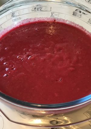 Une photo de Compote de pêches rouges et jaunes à l'ananas