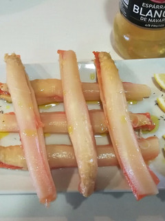 Una foto de Espárragos rellenos de salmón ahumado