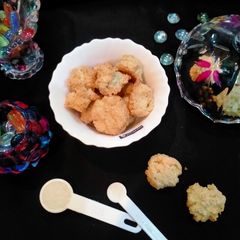 A picture of Coconut macaroons.