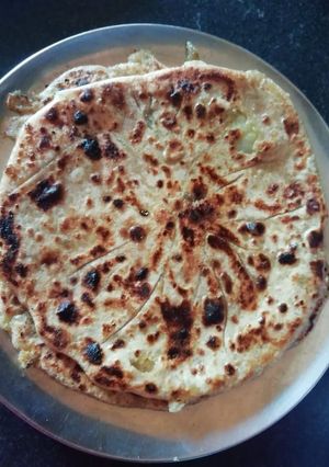 A picture of Aloo paratha.