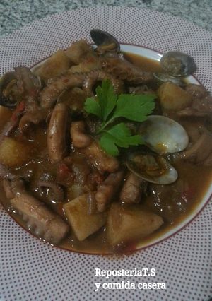 Foto principal de Cazuela de patatas, pulpo y almejas