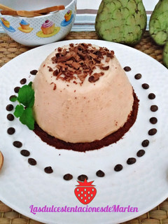 Una foto de Flan de Chirimoya con Galleta de Chocolate