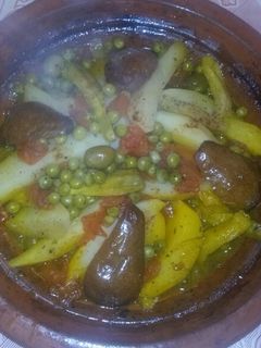 صورة لوصفة طاجين مغربي بالخضار