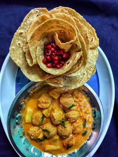 சோயா உருளைக்கிழங்கு குருமா (Soya Urulaikilangu Kurma Recipe in Tamil) செய்முறை முக்கிய புகைப்படம்