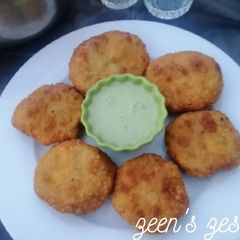 Aaloo Kachoris A picture of Aaloo Kachoris.