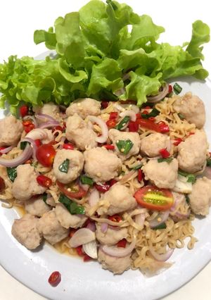 รูปของ ยำมาม่าโคตรหมูเด้ง 🐖🌶