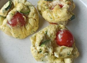 Une photo de Omelette façon muffins au Philadelphia, courgettes et tomates cerises