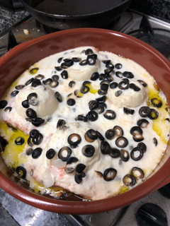 Una foto de 4. Salmón con yogurt y alcaparras (principal pescado)