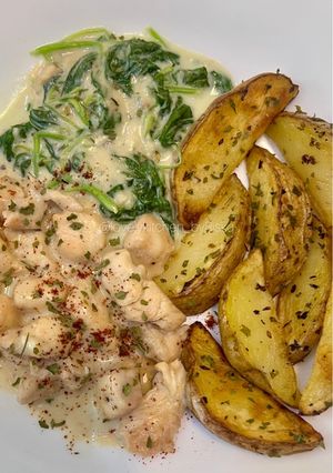 Foto resep Creamy Chicken Spinach with Potato Wedges