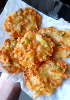 Foto resep "Bakwan sayur" garing diluar, empuk di dalam