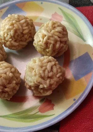 गुड से बने चिड़बा के लड्डू (gur se bane chirwa ke ladoo recipe in Hindi) रेसिपी मुख्य फोटो
