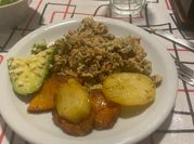 Una foto de caballa en lata salsa