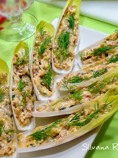 Una foto de 140.🥬Endivias con Gorgonzola, tomate seco y sabor Cookpad🧀🍅